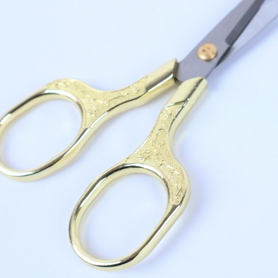 Altın Rengi Desenli Dikiş Makası (12cm) Altın Rengi Desenli Dikiş Makası (12cm)